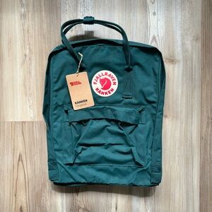 ❌SOLD❌✨NEW✨ Fjallraven Classic Kanken Backpack in Arctic Green
